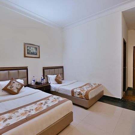 Family Spot Otel Yeni Delhi Dış mekan fotoğraf