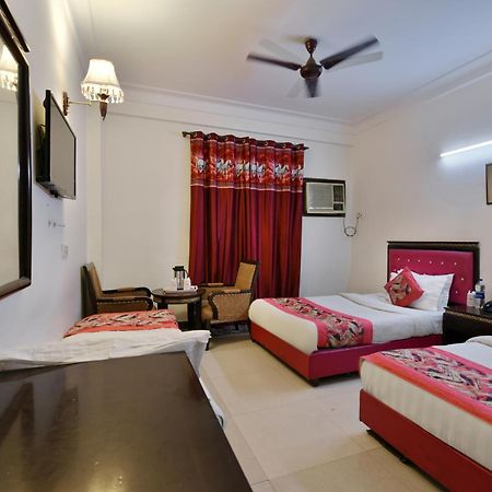 Family Spot Otel Yeni Delhi Dış mekan fotoğraf