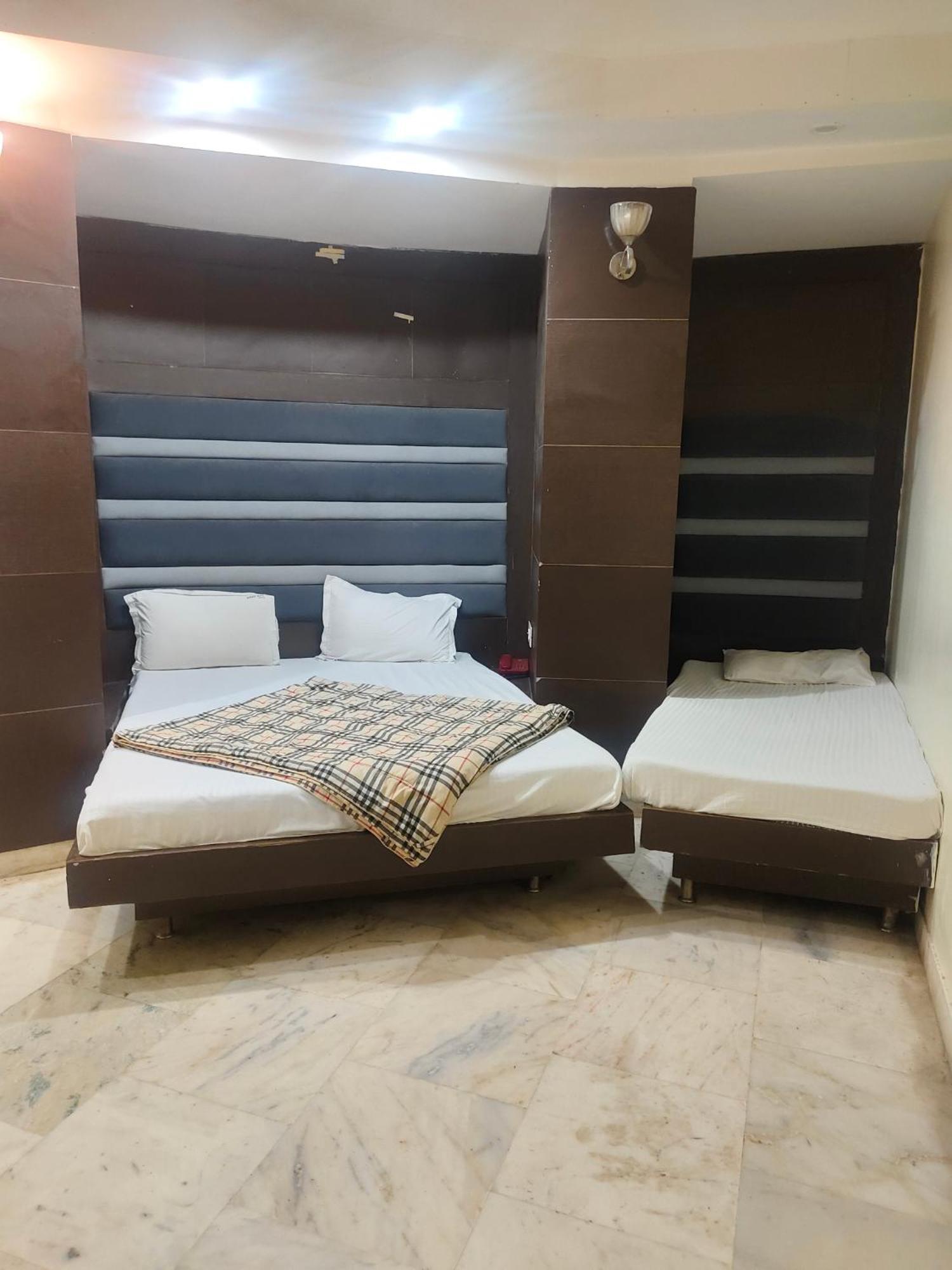 Family Spot Otel Yeni Delhi Dış mekan fotoğraf