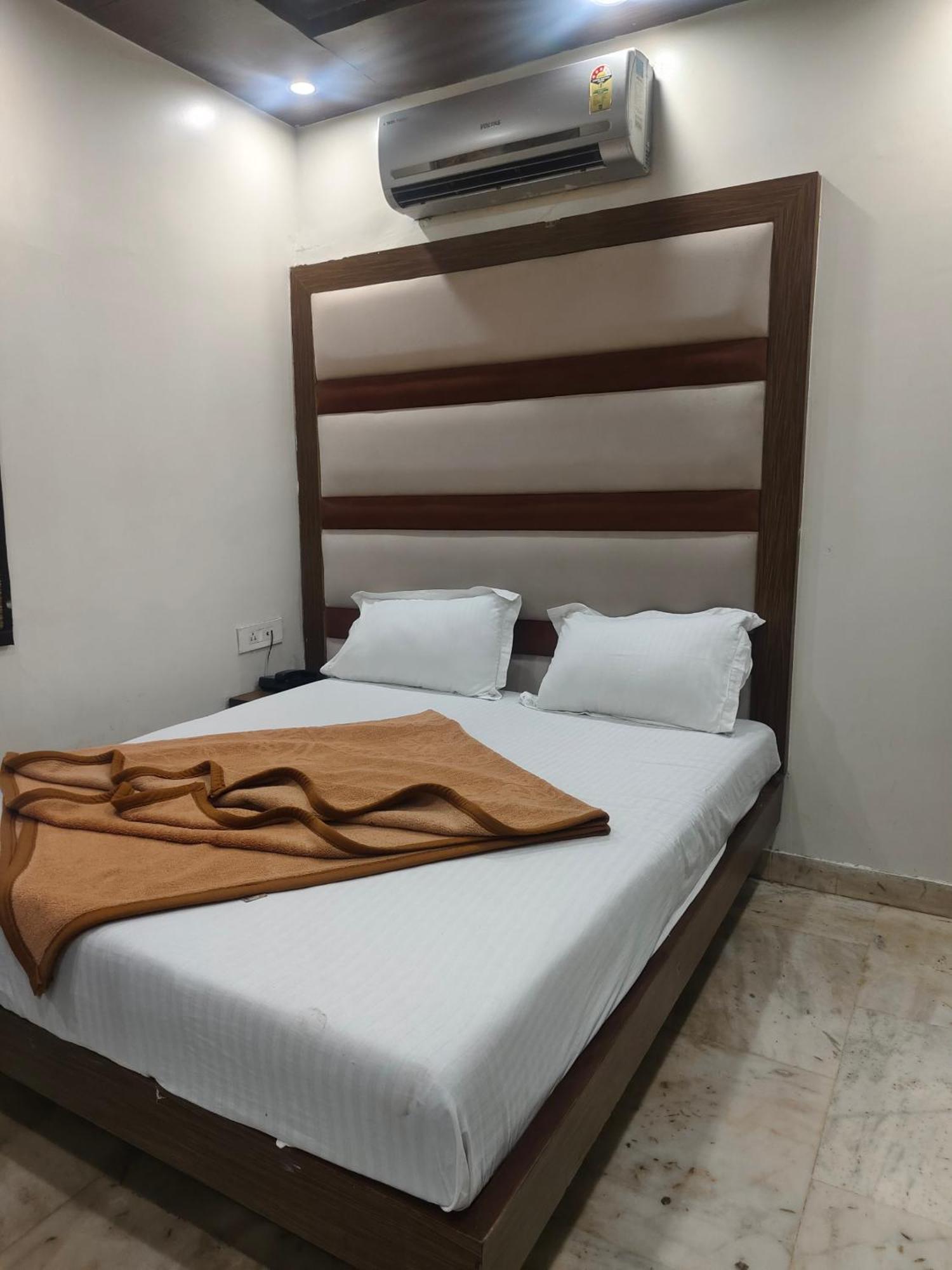 Family Spot Otel Yeni Delhi Dış mekan fotoğraf