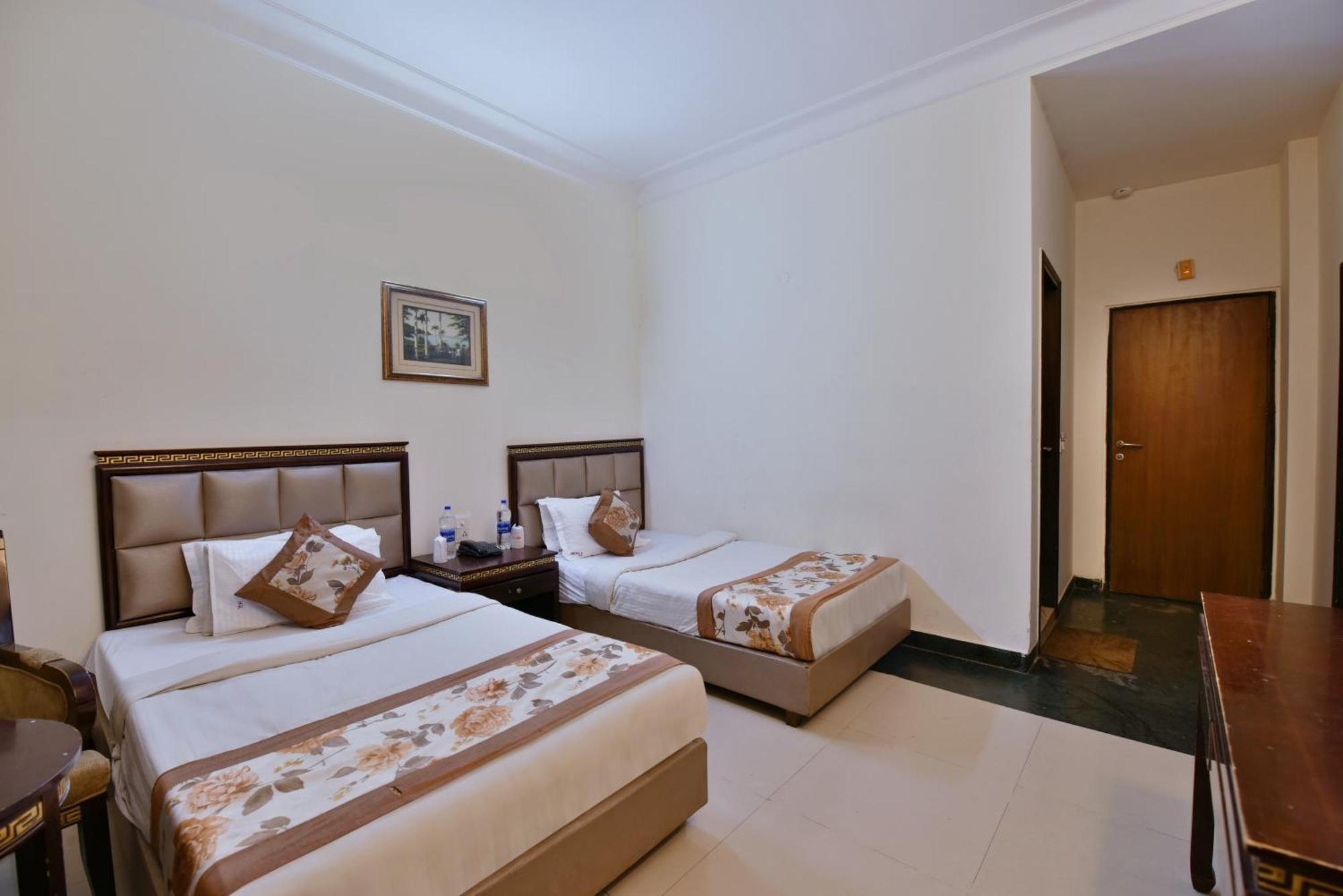 Family Spot Otel Yeni Delhi Dış mekan fotoğraf